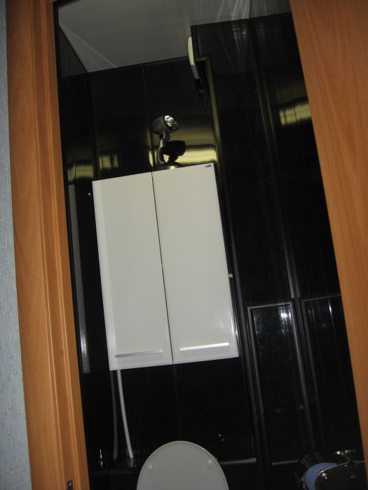 Задняя стенка туалета и канализационный стояк